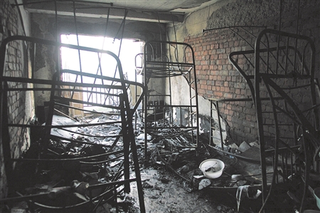 <em>上海商学院</em>宿舍失火4女生6楼坠亡-图片照片 - 
