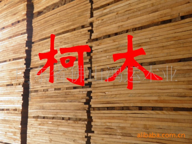 实木门1、天然、环保、健康实木家具透露自然与原始之美。实木家具之所以长盛不衰,从颜色分析,在于它的天然木本色。原木色家具既天然、又无化学污染,这实在是健康的时尚选择,符合现代都市人崇尚大自然的心理需求。其次在材质的选择上,以国内实木家具为例,种类主要有:胡桃楸木、榉木、柚木、枫木、橡木、