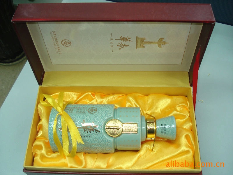 【五粮液股份公司华表礼宾级酒52度 500ML】