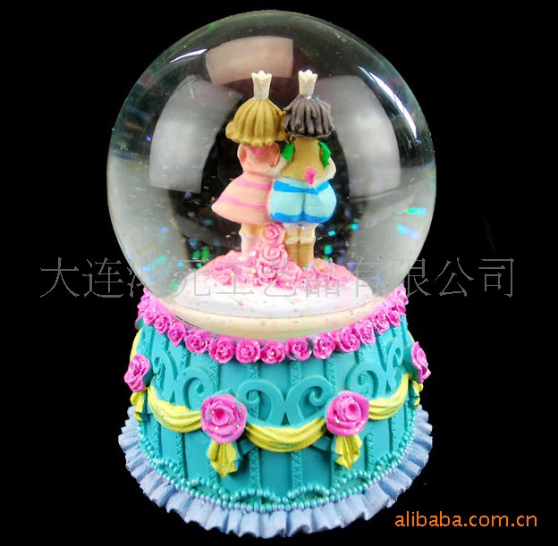 批发树脂亲亲小兔音乐水晶球、树脂甜蜜的小兔