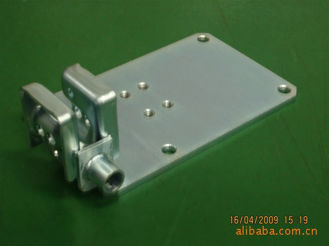 其他车身及附件-供应冲压加工车尾架摩托车配