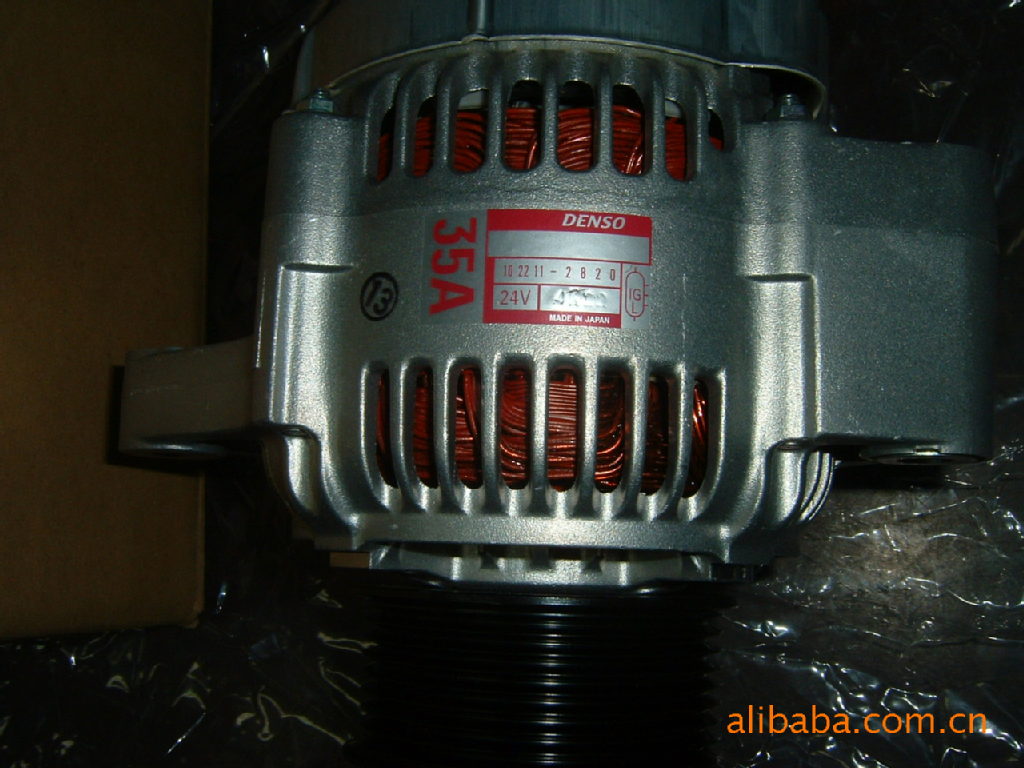 小松挖掘机PC220-8发电机与增压器 _ 小松挖