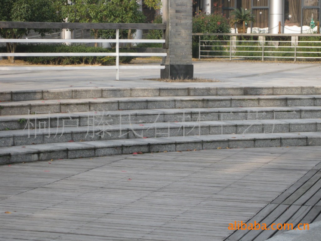 厂家重点推荐\/弧形台阶\/天然雪花青芝麻青花岗