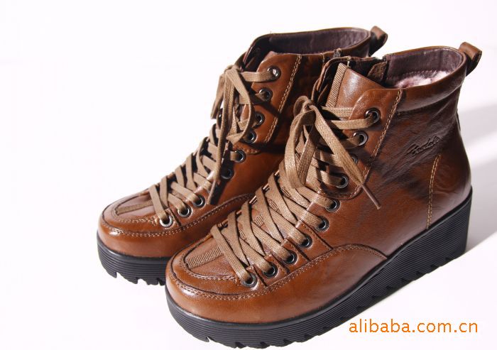 冬季保暖真皮<em>女鞋</em> 舒适大<em>方头</em>层牛皮 系带圆头