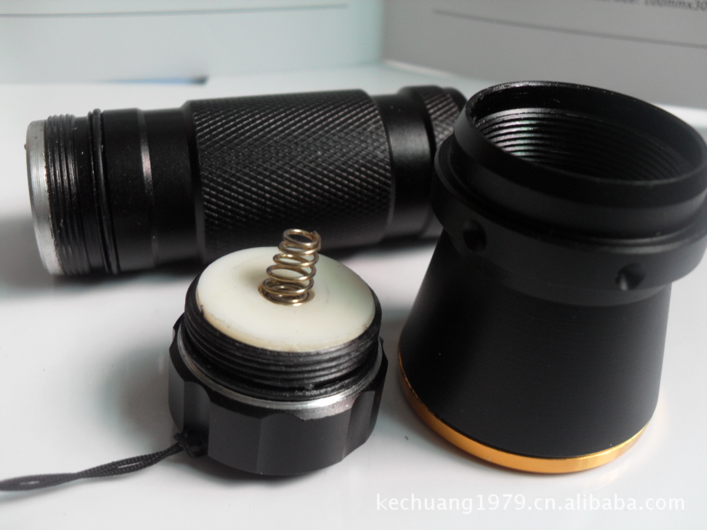 1W大功率平板灯泡手电筒 有车架的手电筒 多达