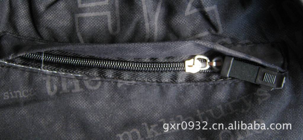 James 2011夏装新款 经典纯棉沙滩裤 红黑字母