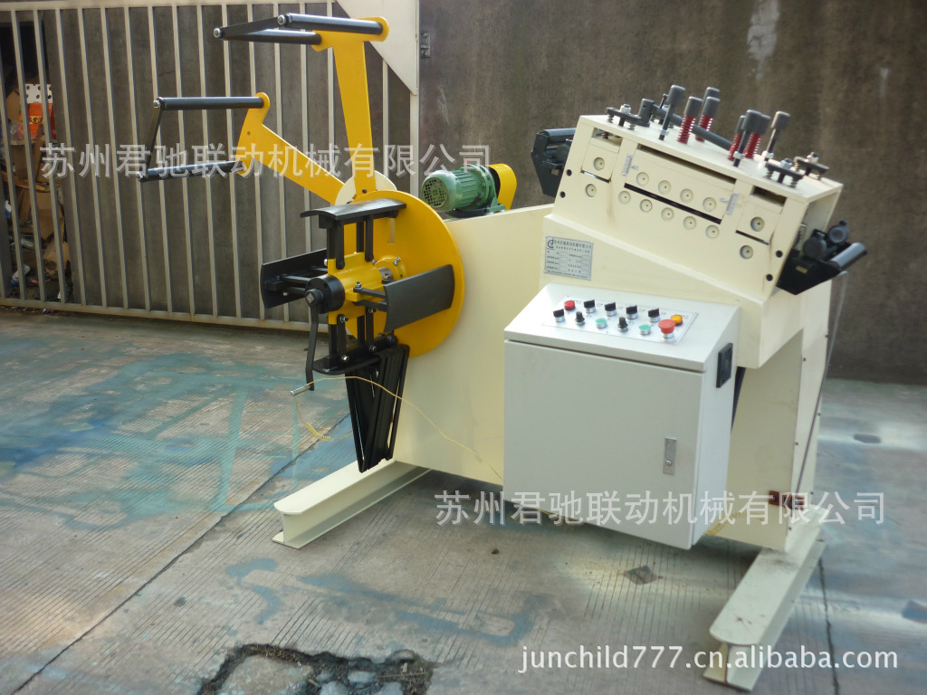 君驰冲压自动化送料机