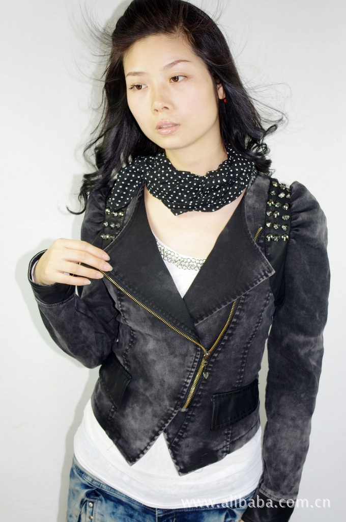 【新款2011年<em>秋款</em>牛仔洗水<em>时尚</em>淑女<em>短装</em>女款