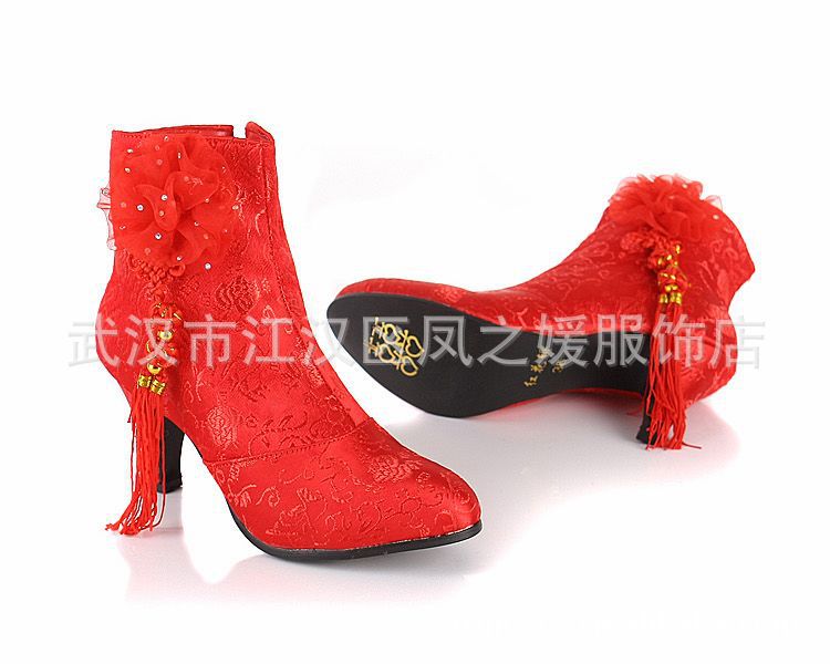 <em>品牌女式靴子</em>批发团购 红色中国结特色中式新