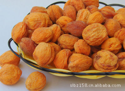 【树上杏干 又名吊死干 有宜肺止 美容等功效】