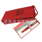 厂家特价销售礼品笔，中国红笔，青花瓷笔，红瓷笔，图案多样