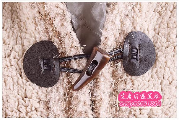 <em>女士羊羔绒马甲</em> 马夹 背心 中长款带帽 牛角扣 