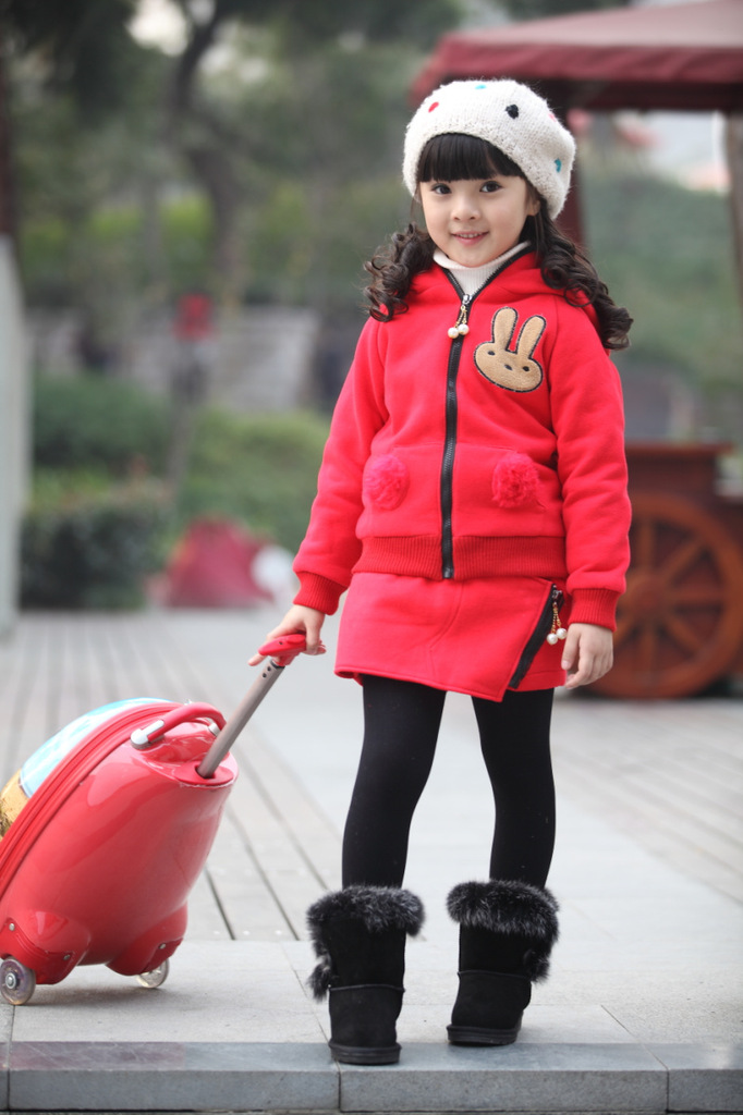 【最<em>新秋冬款</em>品牌童装批发女童加厚长袖时尚短