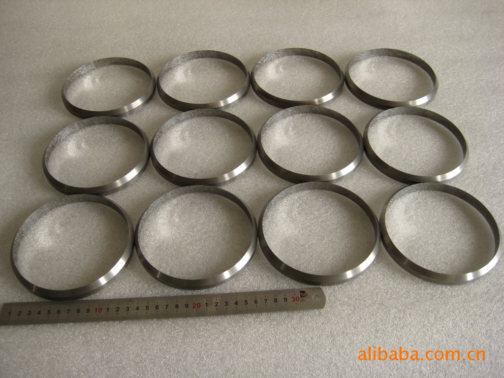 接住吒儿超亿元订单 潮玩小镇企业抱团做公仔