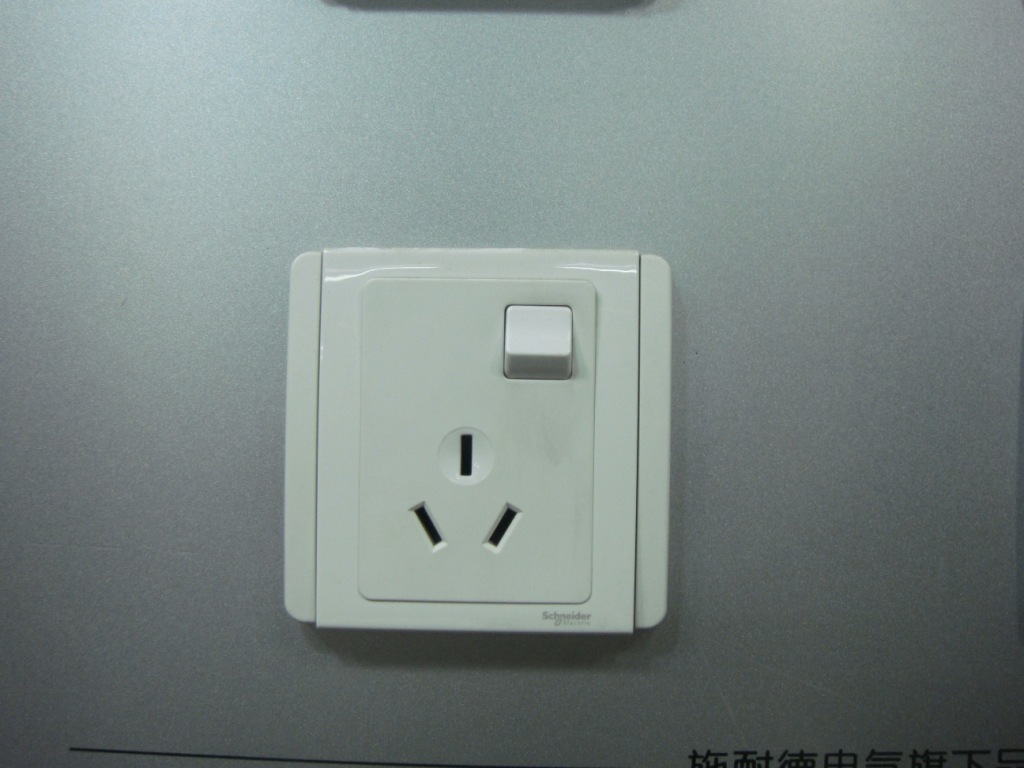 【施耐德高档开关 如意系列 10A单三插 厂价批