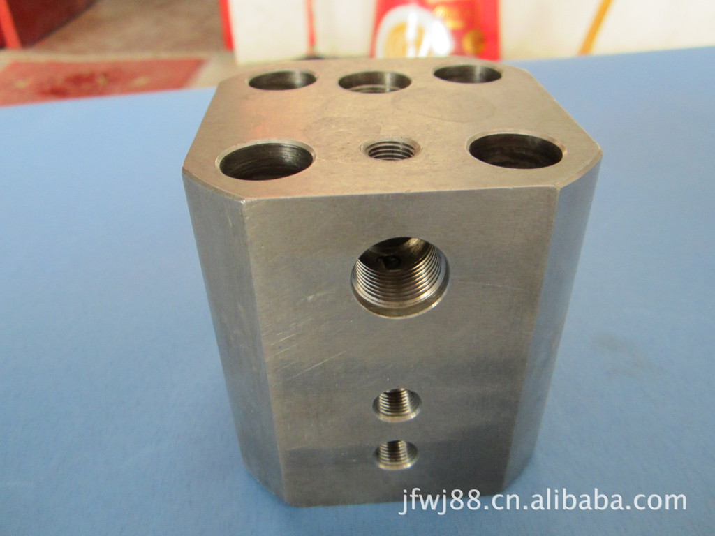 供应五金零部件冲压加工与制作