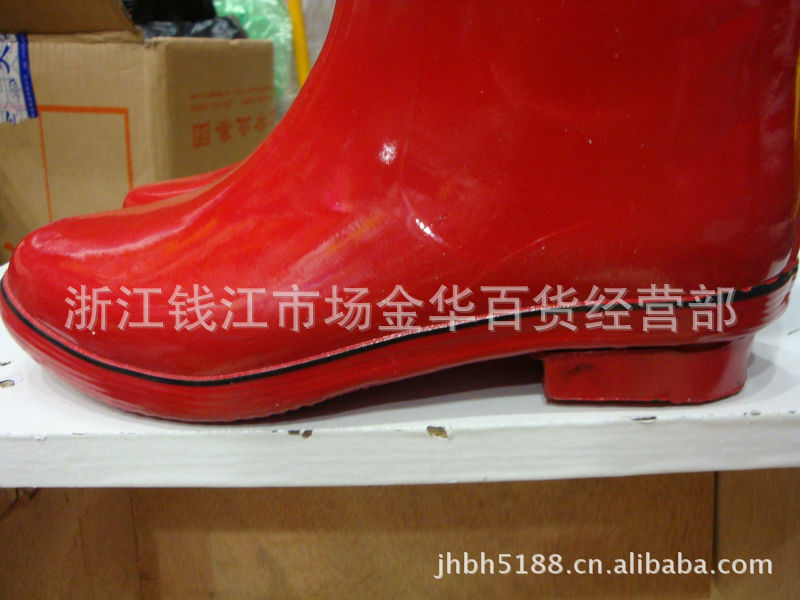 上海申东雨鞋 中筒女士雨靴 橡胶雨鞋 纯色雨靴