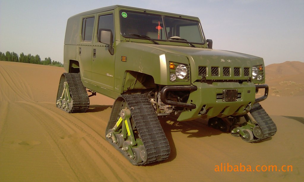 橡胶履带行走系统 装上勇士车后沙漠测试实拍