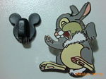 供应【烤漆上色珐琅 胸章】2011年兔年吉祥 好运连连 胸章