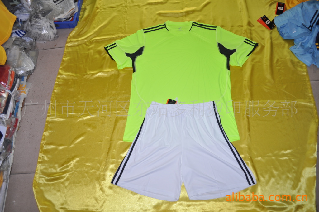 【2011-2012最新足球服训练套装--2002莹光绿