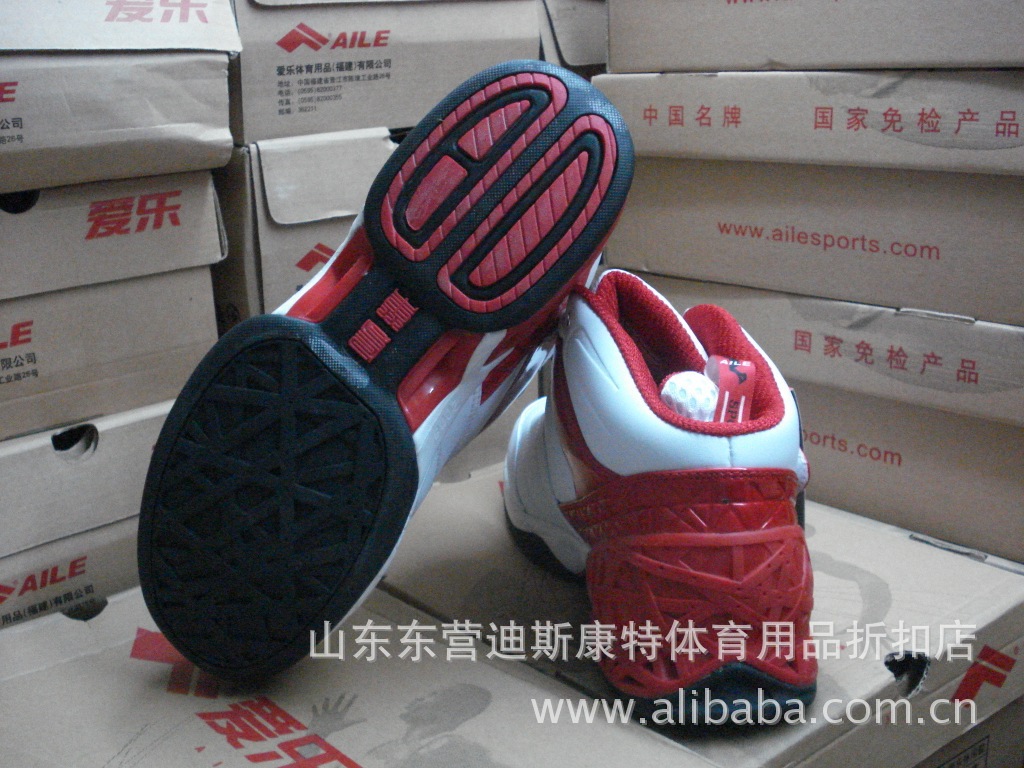 【批发清仓处理爱乐篮球鞋 慢跑鞋 运动服】