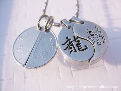 【钛钢情侣吊坠/项链/吉祥<em>成语</em>吊坠/<em>姓名</em>刻字等