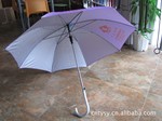 供应大量雨伞。各式各样