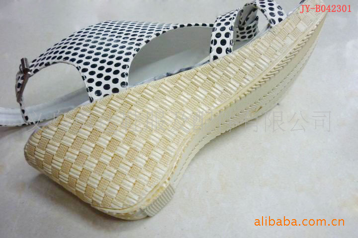 【厂家直销外贸尾单现货女式凉鞋 仅100双均码