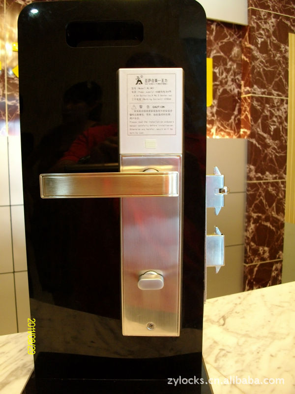 感应密码锁背面