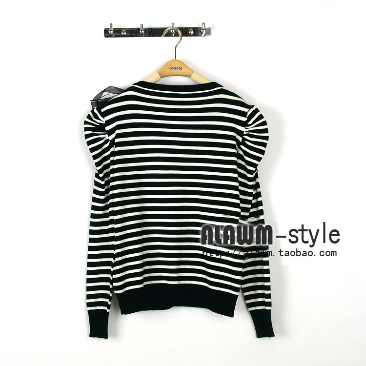 装新款女装 韩版圆领长袖OL泡泡袖<em>黑白条纹针</em>