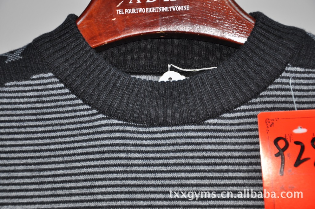 2011年<em>冬季</em>新款<em>男士</em>圆领<em>毛衣</em>彩条花纹休闲商