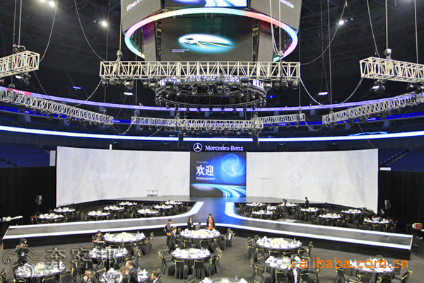 奔驰2011新品发布会顺利开幕_fzbkb