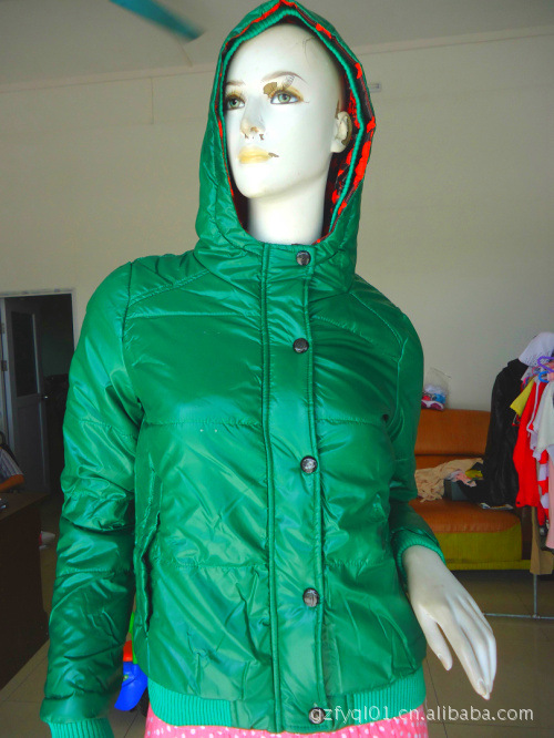 库存<em>靓妹棉衣</em>外套批发 女式连帽短装棉衣外套