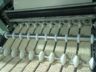 米面机械-最大型方便面生产线\/方便面油炸设备