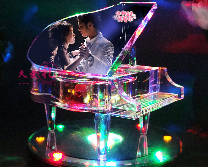 <em>送女性朋友结婚礼物送什么</em>最贴心?爱情圣旨是