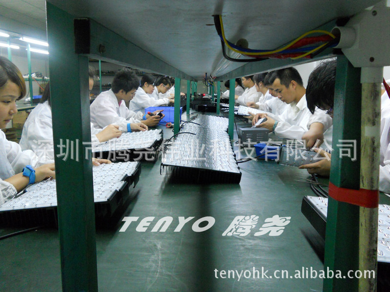 深圳腾尧路灯生产现场01