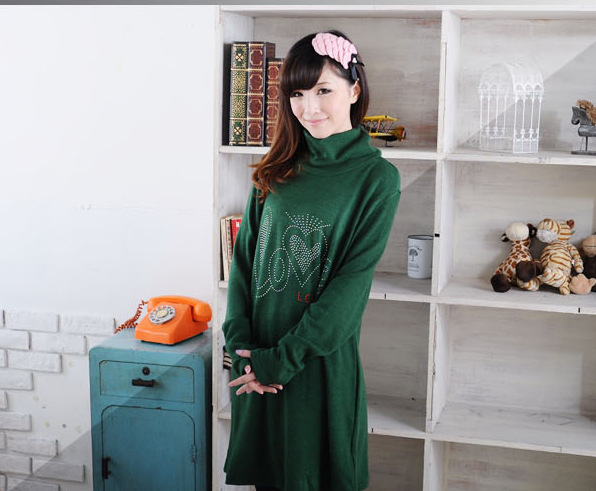 JJ12736丝光棉水钻love孕妇<em>高领宽松薄毛衣</em> 秋