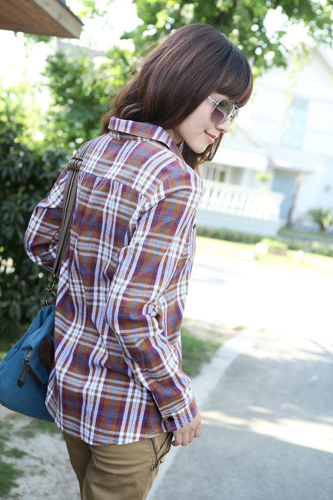 2秋装新款休闲经典格子带花边<em>女式衬衫杭州</em>品