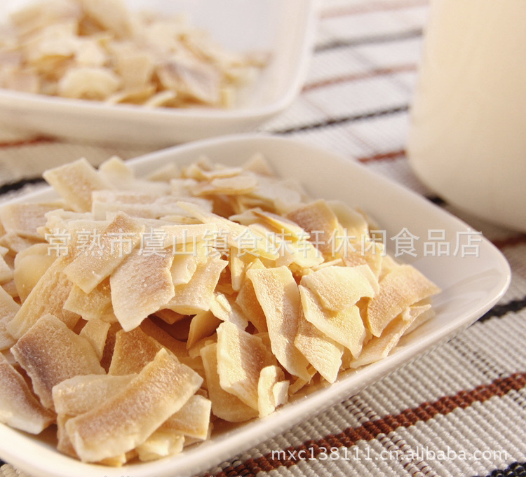 泰國(guó)蘇梅SAMU香酥椰子片 紅色、綠色兩種包裝，40g/包，80包/箱