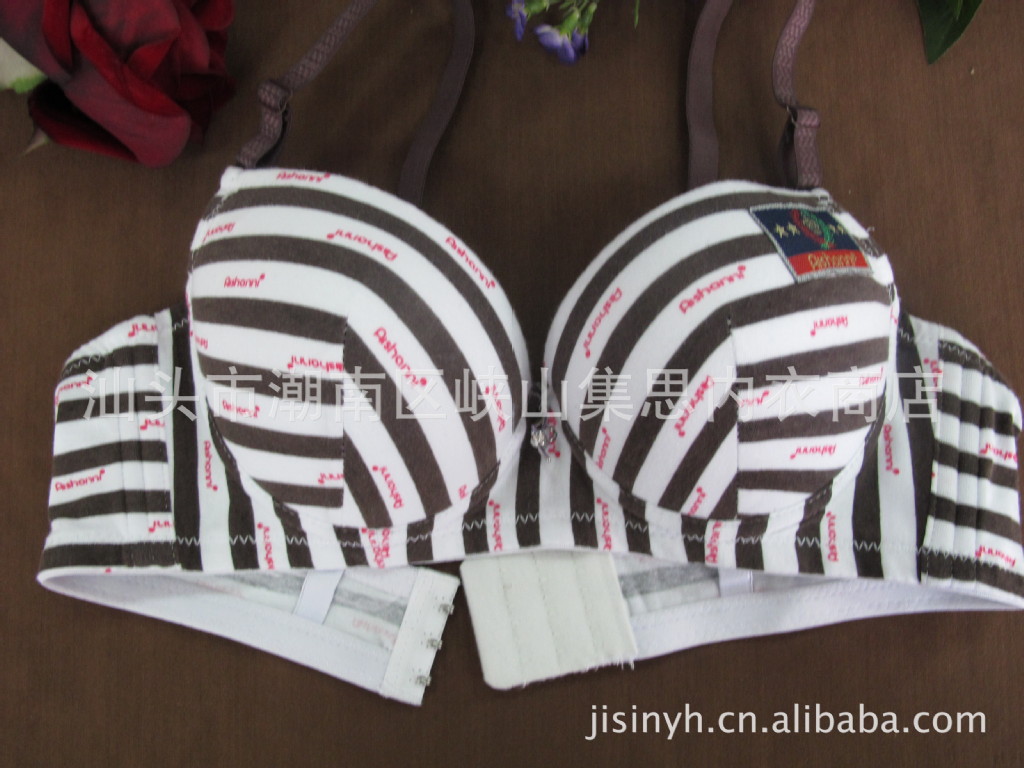 【11元/个红黑绣花<em>文胸</em>】<em>最小</em>起订量:齐色齐<em>码</em>