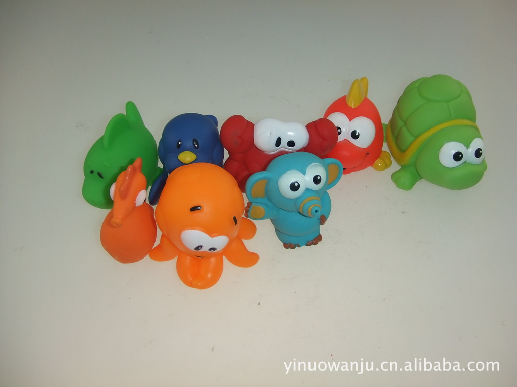 厂家直销各种精美造型的海洋生物搪胶鱼喷水玩具