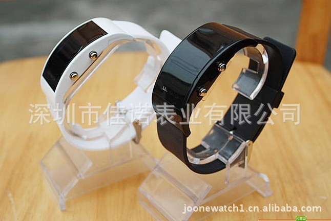 【时尚LED手表弧形运动表 电子表 男女生手表