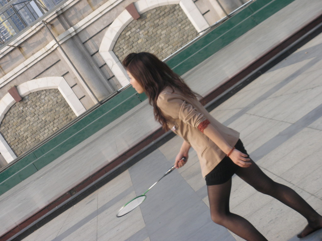 【最美厂妹】光着脚丫子打羽毛球+超声波-水桃