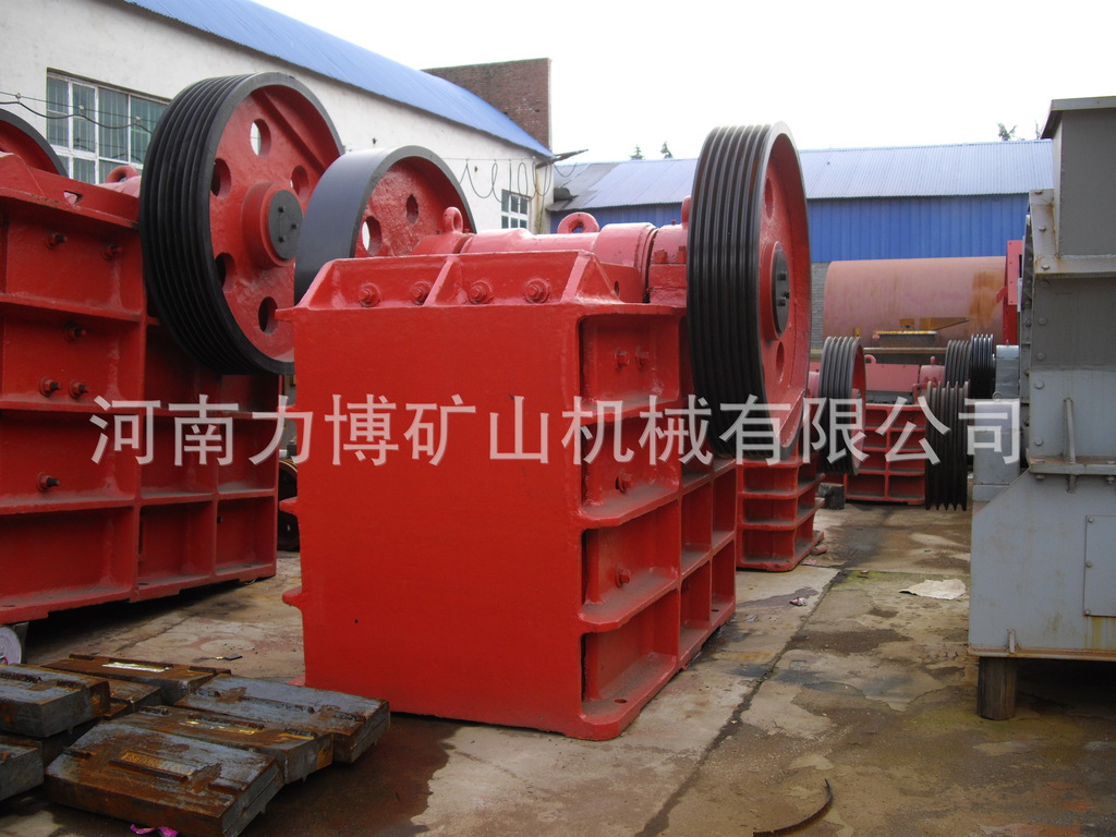 PEF600*900顎式破碎機,進料粒度480mm,型號齊全,破碎石料設備