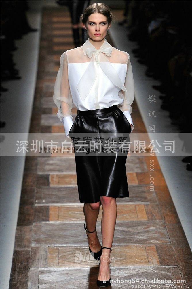 大牌VALENTINO真丝欧根纱上衣仿真<em>皮短裤</em>套