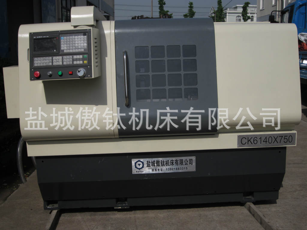 现货热销 2014最新款CK6132×500气动数控机床 品质保障
