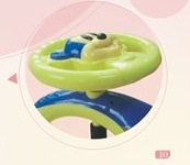  Steering wheel cute Mickey Mouse design, accompanied by melodious music and flashing lights 