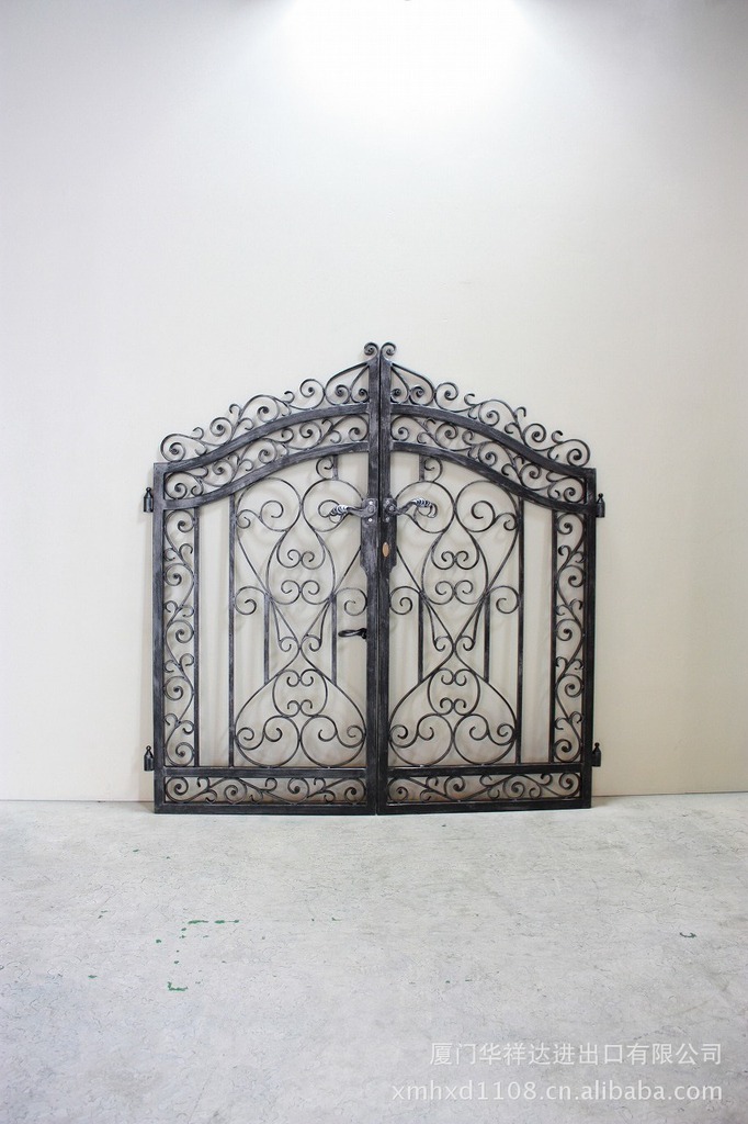 厂家供庭院铁门 双扇铁门 造型美观 经久耐用 可