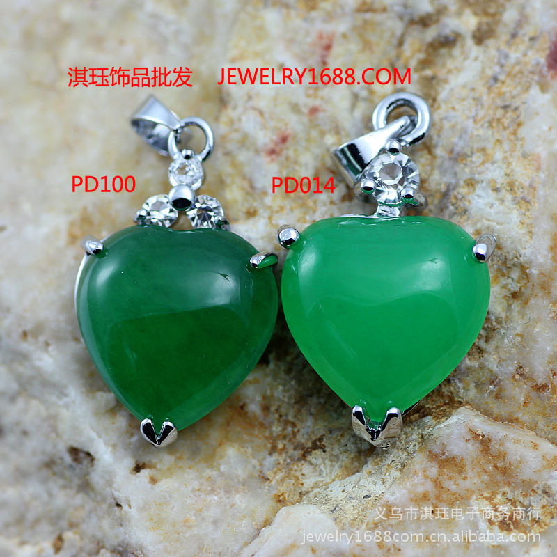 伟德国际鄂托克前旗人民法院关于EQQ10513 天然翡翠A货蓝水豪华镶嵌观音吊坠1（第一次拍卖）的公告