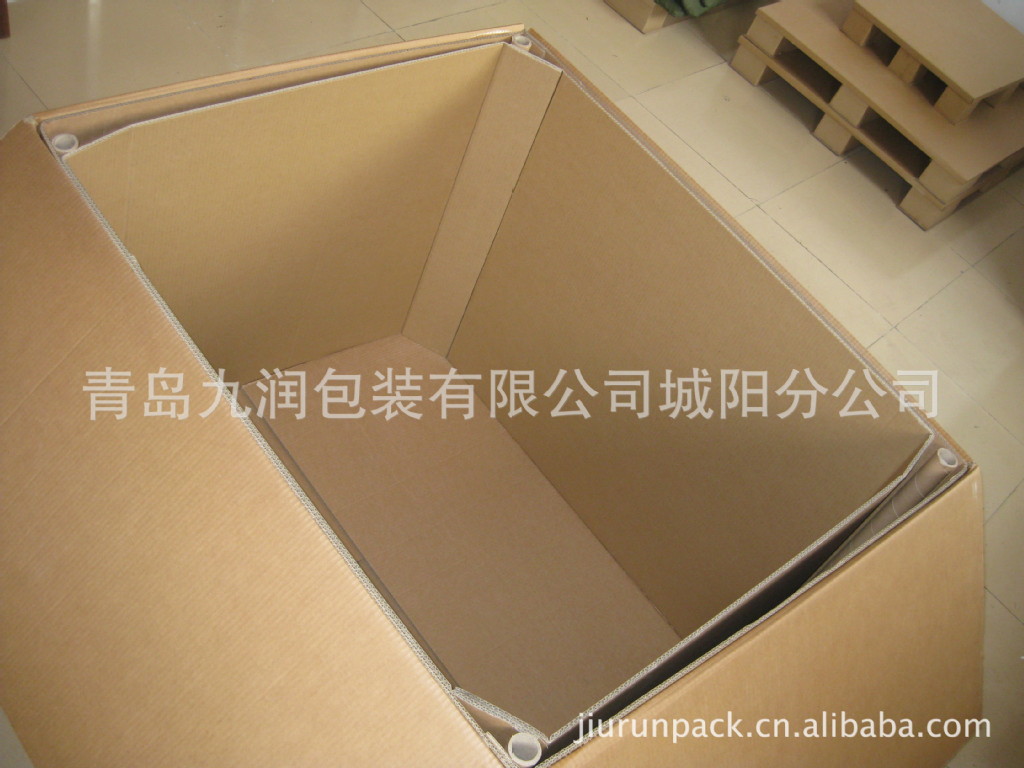 包装箱底下配合纸托盘,整套包装,外观精美实用,主要用于出口.